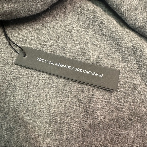 Tahari Gray Poncho 70% Merino Wool / 30% Cashmere with Red Accent One Size - Picture 6 of 7